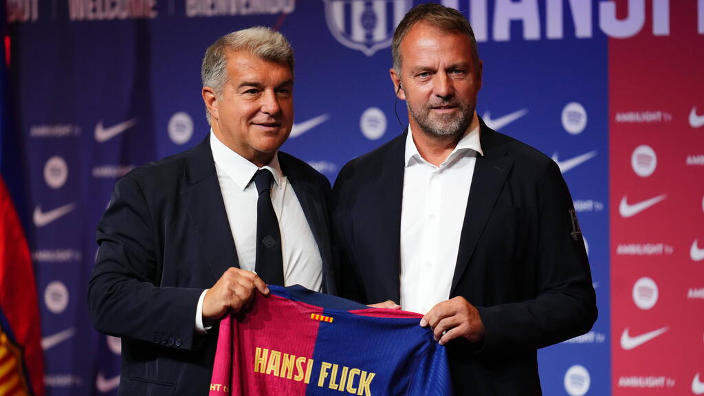 A katalán újságírók kiakadtak mert úgy beszélt Hansi Flick a Barcelona legendájáról